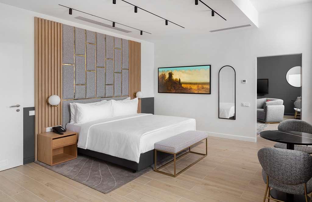 The Basilian Minsk, Curio Collection By Hilton Otel Oda fotoğraf